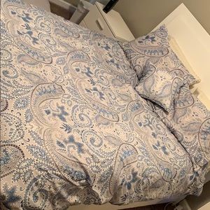 Queen size comforter